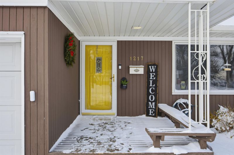 1217 17th St S, Moorhead, MN 56560