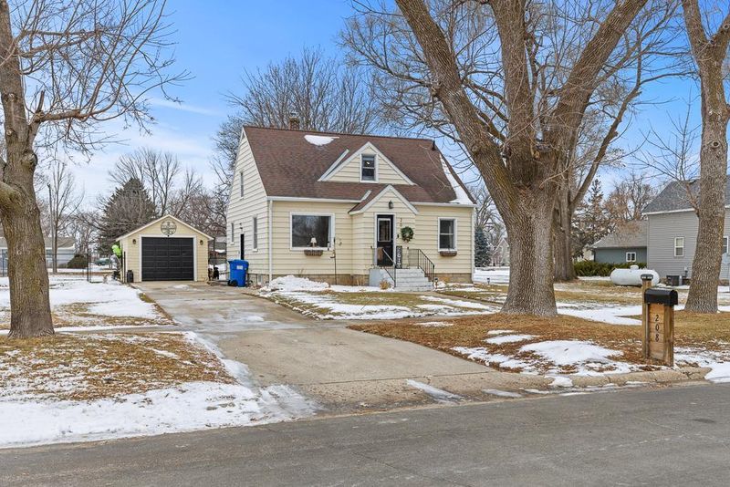 208 S Brook Ave, Porter, MN 56280
