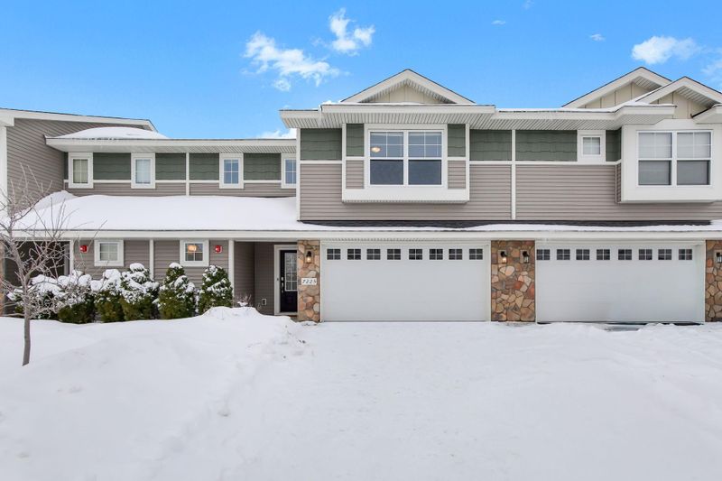 7225 Bay Dr, Lino Lakes, MN 55038