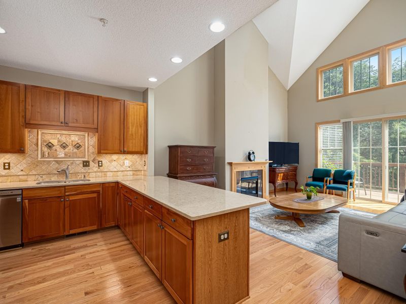 2113 Village Ter, Bloomington, MN 55431