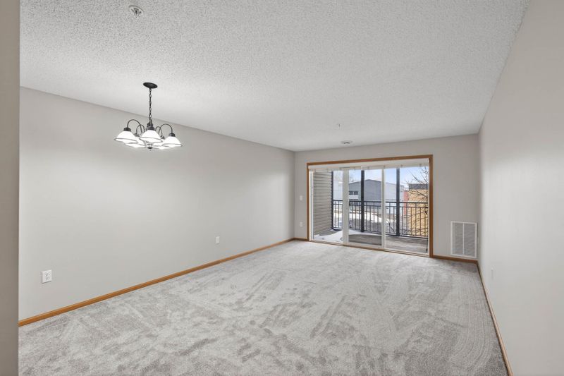 2231 Penn Pl #124, North Saint Paul, MN 55109
