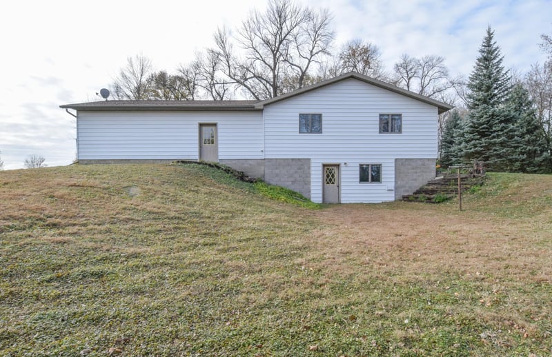 7612 Plum Ave, Brownton, MN 55312