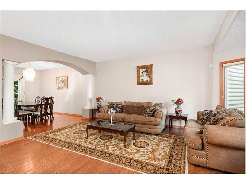 9035 Briarglen Rd, Eden Prairie, MN 55347