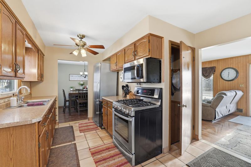2447 Minnehaha Ave E, Maplewood, MN 55119