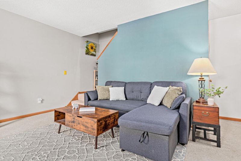 1109 Primrose Ln, Waconia, MN 55387