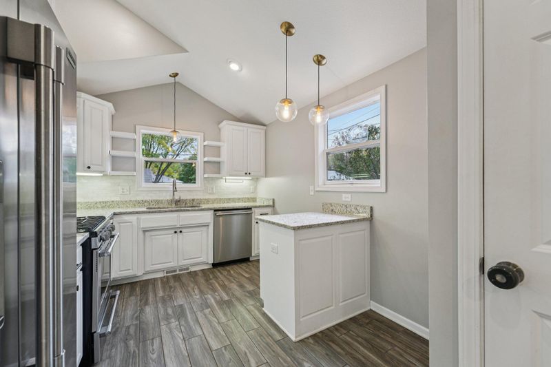 1094 Argyle St, Saint Paul, MN 55103