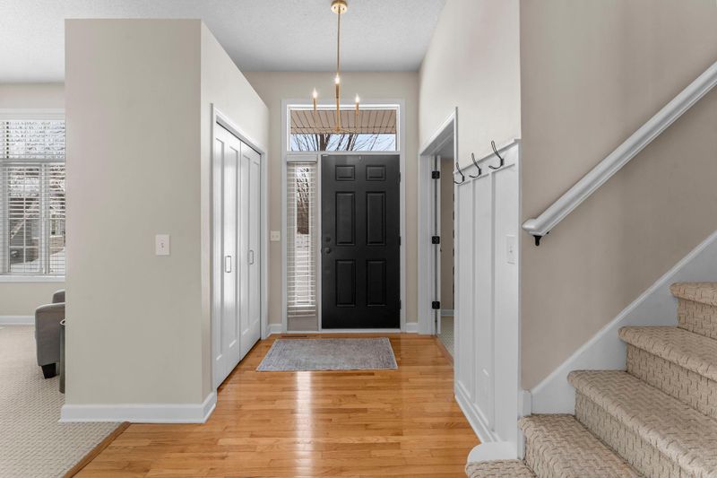 22533 Amy Ln, Rogers, MN 55374