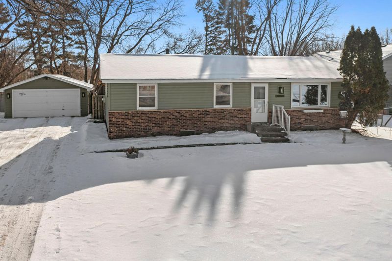 3634 Arcade St N, Vadnais Heights, MN 55127