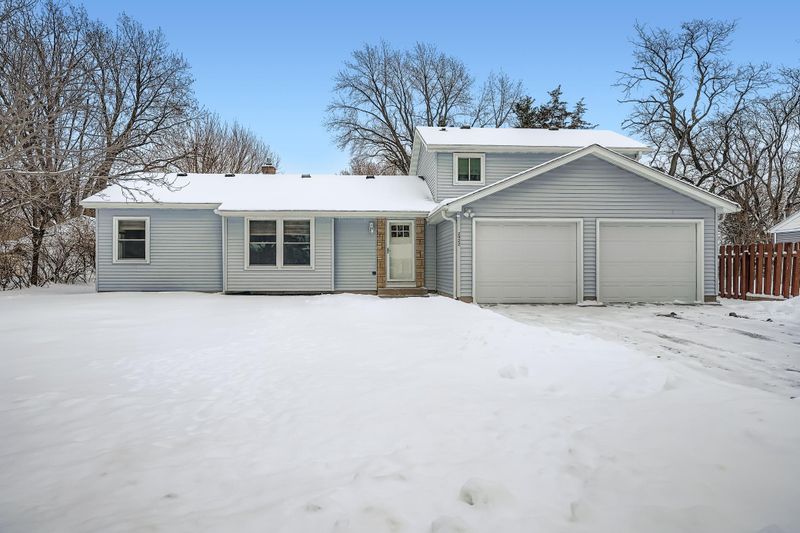 2922 Simpson St, Roseville, MN 55113