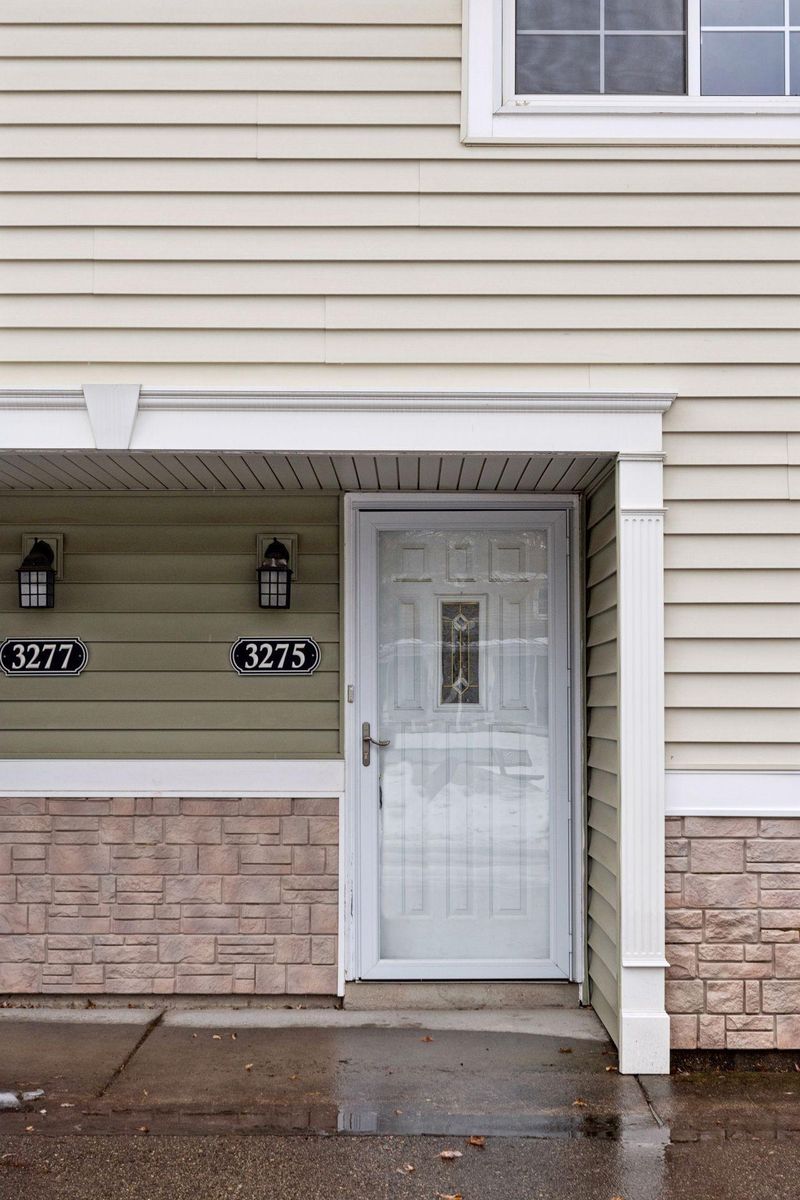 3275 Hill Ridge Dr #29, Eagan, MN 55121