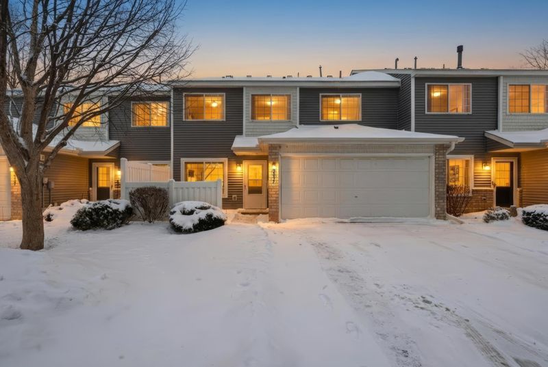 2037 Gresham Ave N, Oakdale, MN 55128