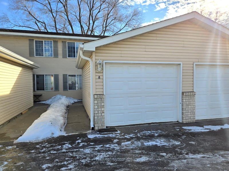 915 7th St #8, Jordan, MN 55352