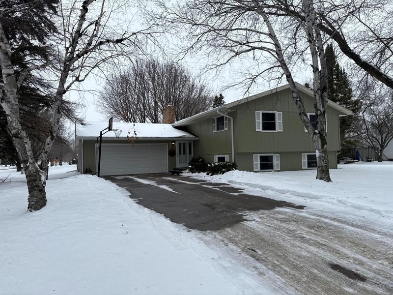 2112 8th St SW, Willmar, MN 56201