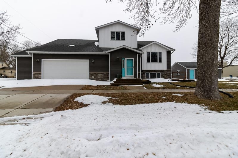 402 Cedar St, Nicollet, MN 56074
