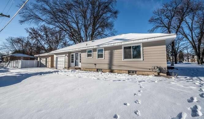 736 3rd Ave E, Shakopee, MN 55379