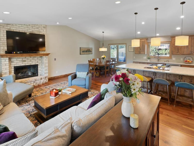 6460 Fallbrook Rd, Eden Prairie, MN 55344