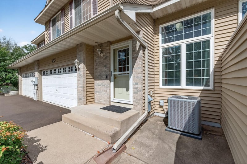 1324 Crown Oaks Dr, Spring Lake Park, MN 55432