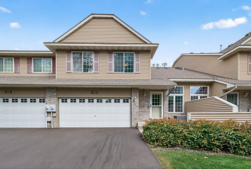 1324 Crown Oaks Dr, Spring Lake Park, MN 55432