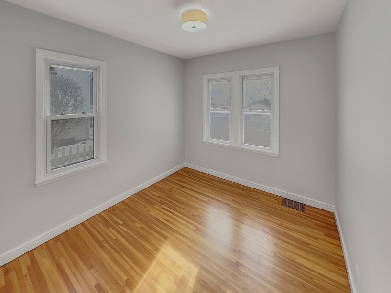 1147 Hoyt Ave W, Saint Paul, MN 55108