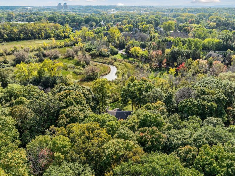 100 Black Oaks Ln N, Plymouth, MN 55391