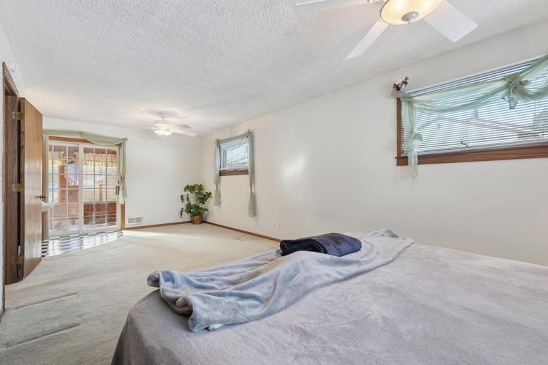 272 Roma Ave, Roseville, MN 55113