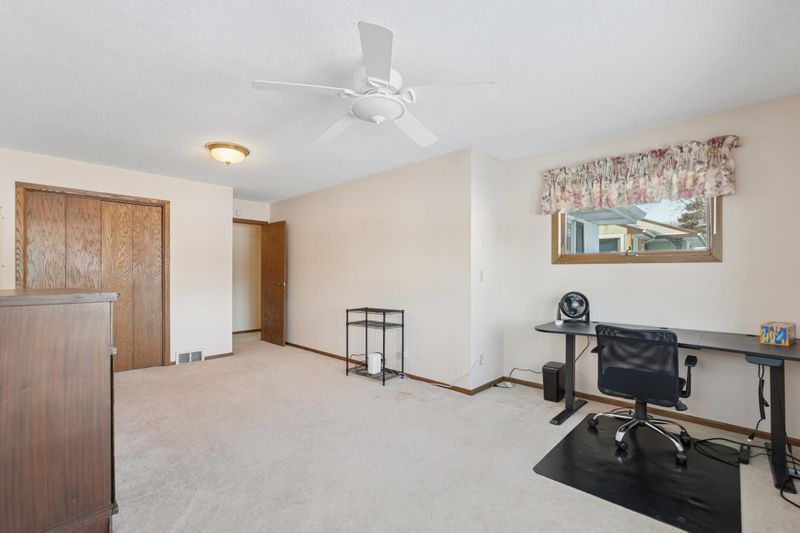 272 Roma Ave, Roseville, MN 55113