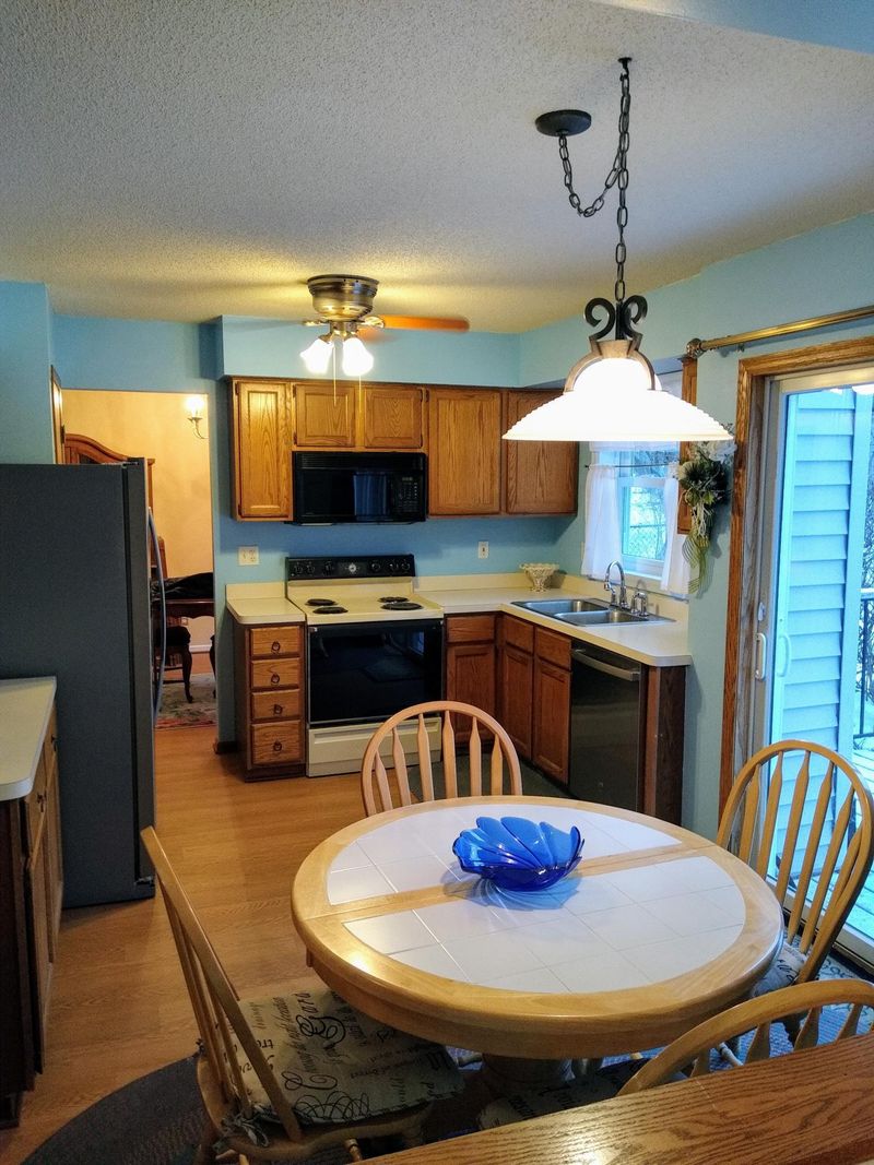 2446 Pond Ave E, Maplewood, MN 55119