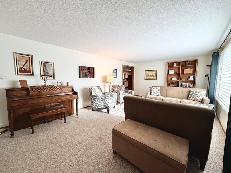 1502 Indian Hill Rd, Worthington, MN 56187