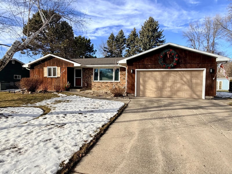 1502 Indian Hill Rd, Worthington, MN 56187