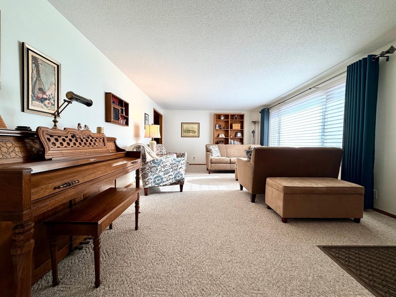 1502 Indian Hill Rd, Worthington, MN 56187