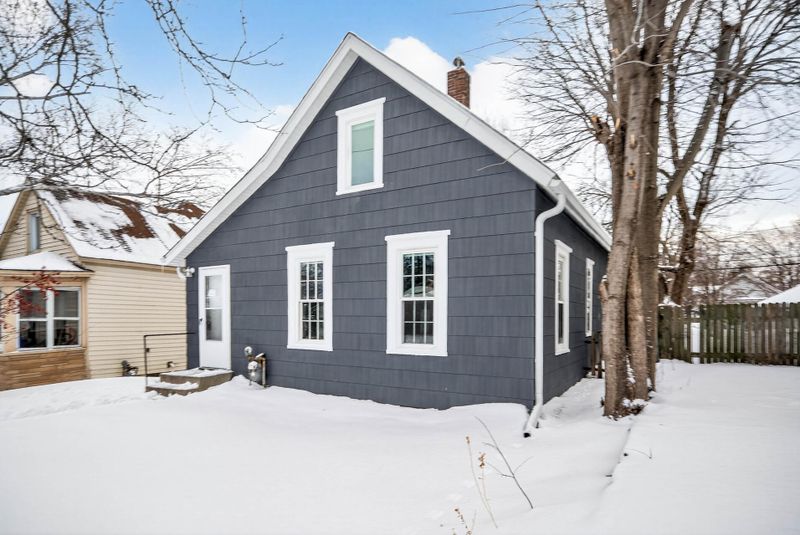 1332 Margaret St, Saint Paul, MN 55106