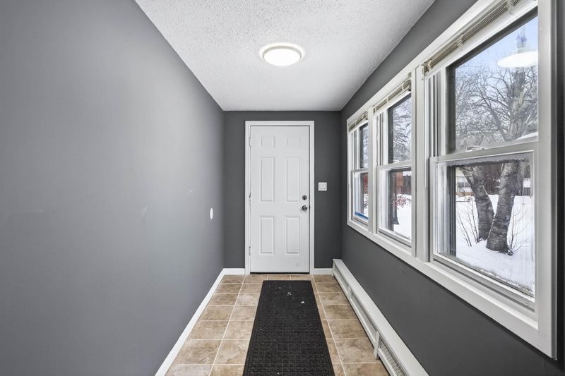 1332 Margaret St, Saint Paul, MN 55106