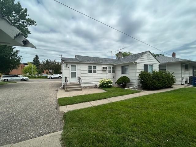 1115 9th Ave S, Moorhead, MN 56560