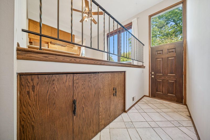 10234 Berkshire Rd, Bloomington, MN 55437