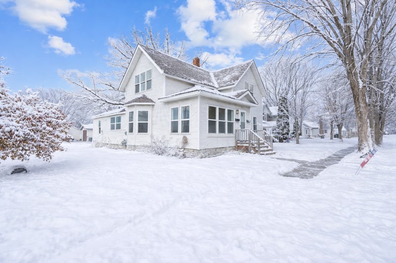 1207 Desoto Ave N, Glencoe, MN 55336