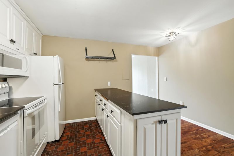 6450 York Ave S #518, Edina, MN 55435