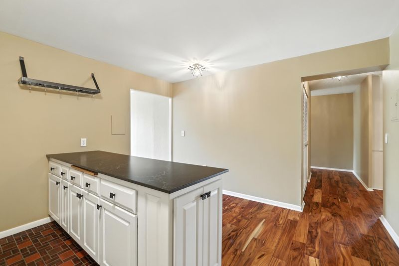 6450 York Ave S #518, Edina, MN 55435