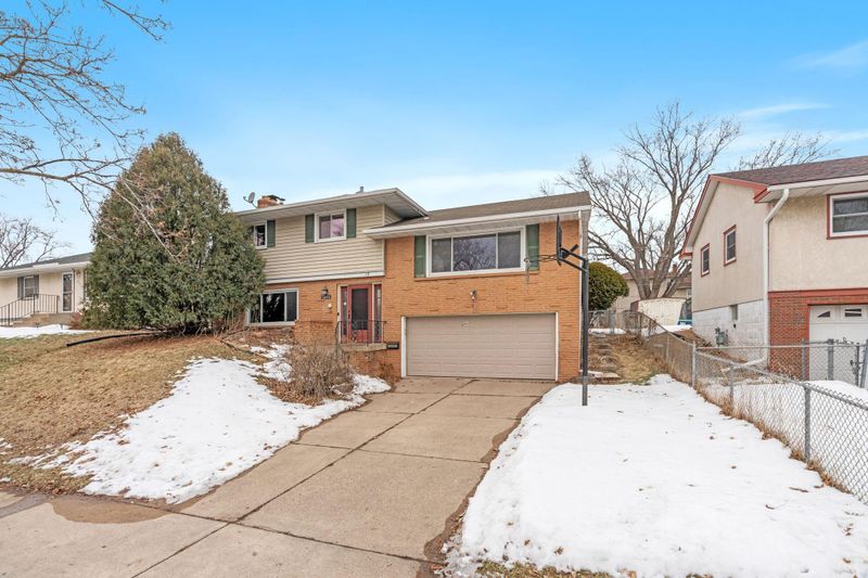 2243 Edgebrook Ave, Saint Paul, MN 55119