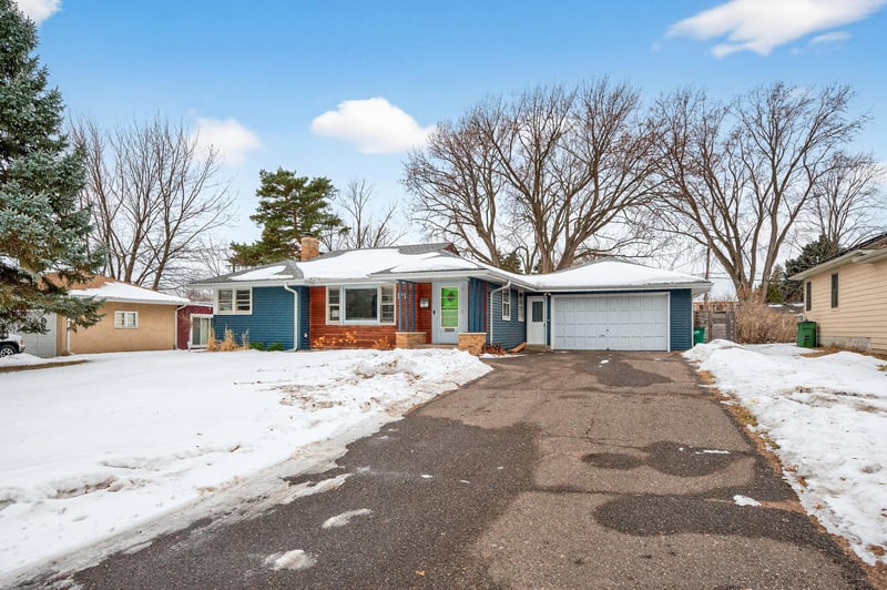 1711 Saint Marys St, Falcon Heights, MN 55113
