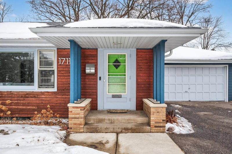 1711 Saint Marys St, Falcon Heights, MN 55113
