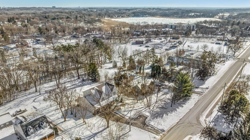 5213 Woodhill Rd, Minnetonka, MN 55345