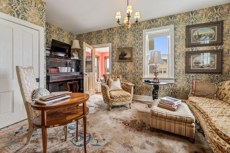 305 N Main St, Alma, WI 54610