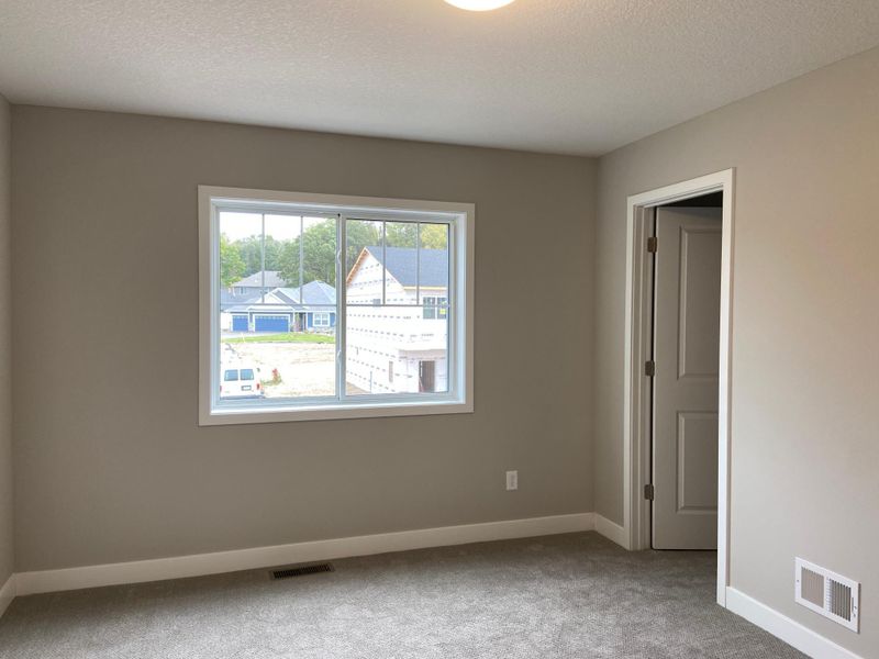13595 Hollybrook Dr, Apple Valley, MN 55124