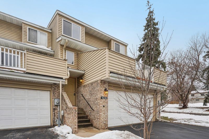 14246 Hibiscus Ct, Apple Valley, MN 55124
