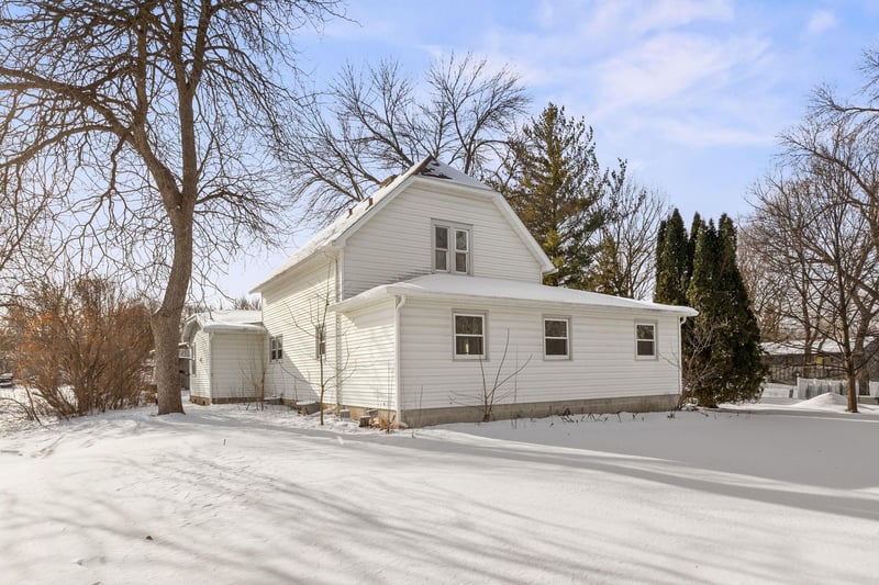 737 Elm Ave E, Delano, MN 55328