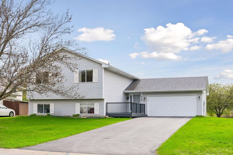 2187 Grimm Rd, Chaska, MN 55318