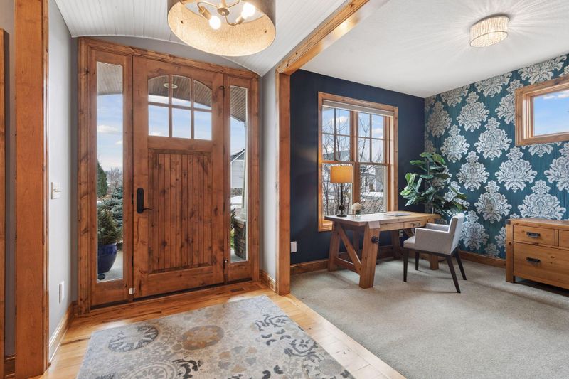 1072 Symphony Ln, Chaska, MN 55318