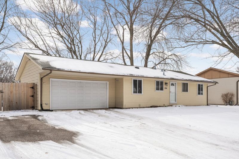 814 Fireside Dr, Apple Valley, MN 55124