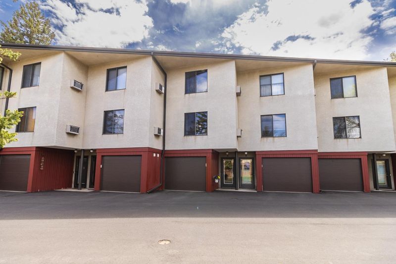 1643 Dunlap St N #4, Saint Paul, MN 55108