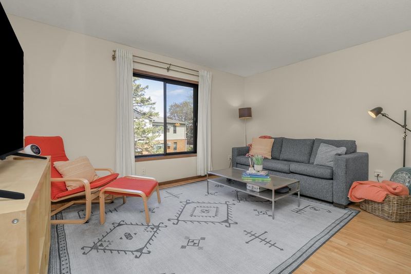 1643 Dunlap St N #4, Saint Paul, MN 55108